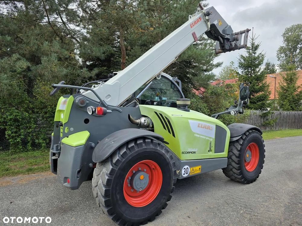 Claas Scorpion 7044 - 9