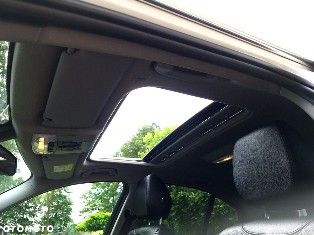 BMW Seria 3 320i Luxury Line - 28