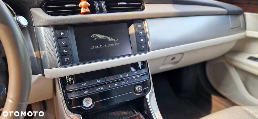 Jaguar XF - 16