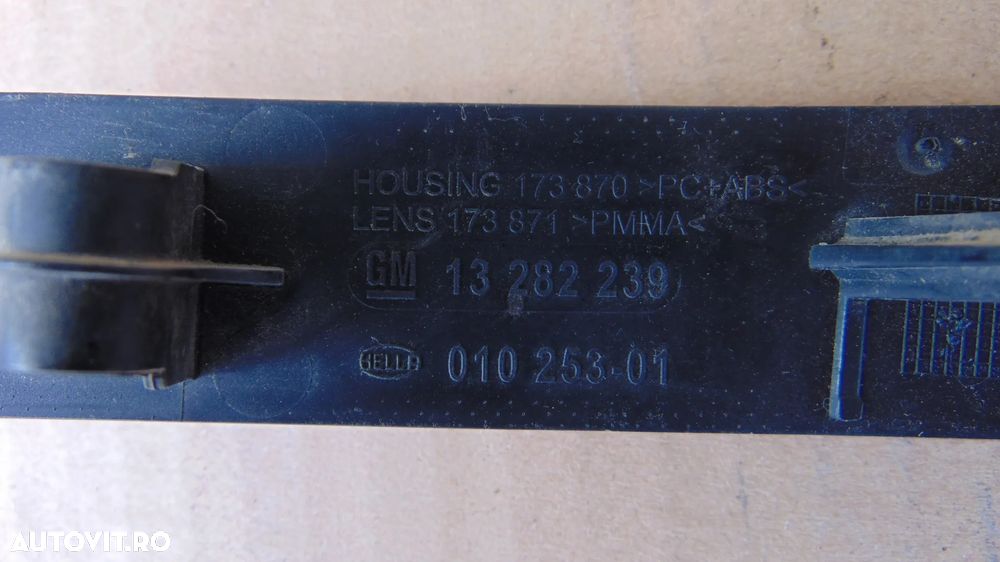 Catadioptru stanga/dreapta bara spate Opel Astra J an 2009-2012 combi/break cod 13282239 - 6
