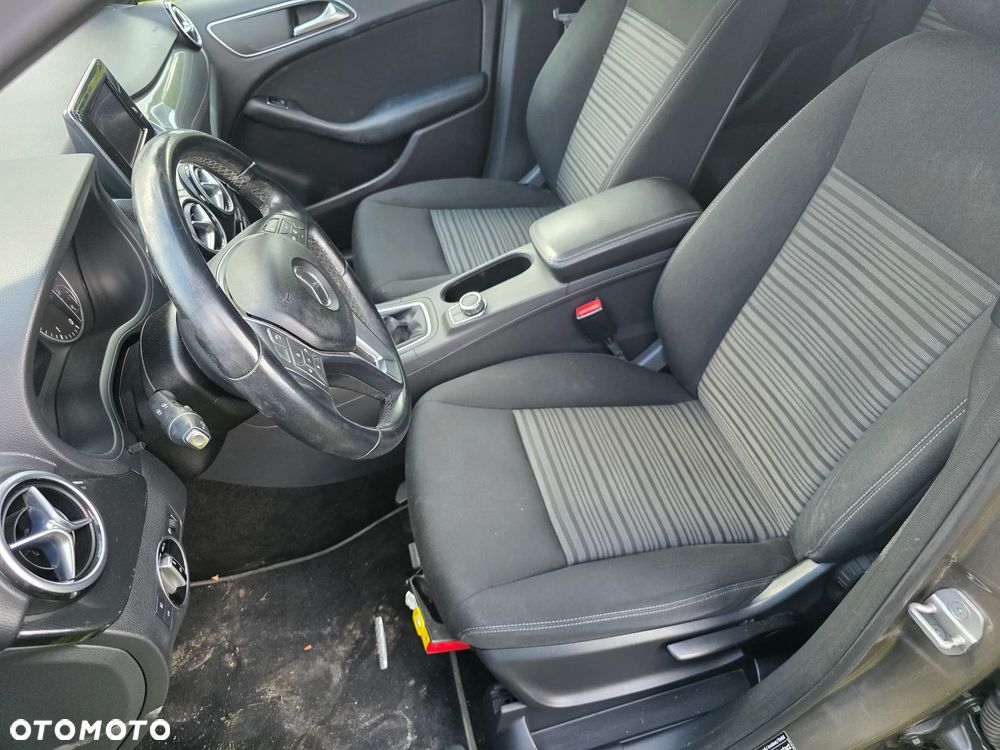 Mercedes-Benz Klasa B 180 CDI (BlueEFFICIENCY) - 16