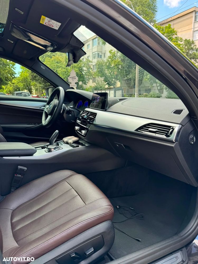 BMW Seria 5 540i AT - 12