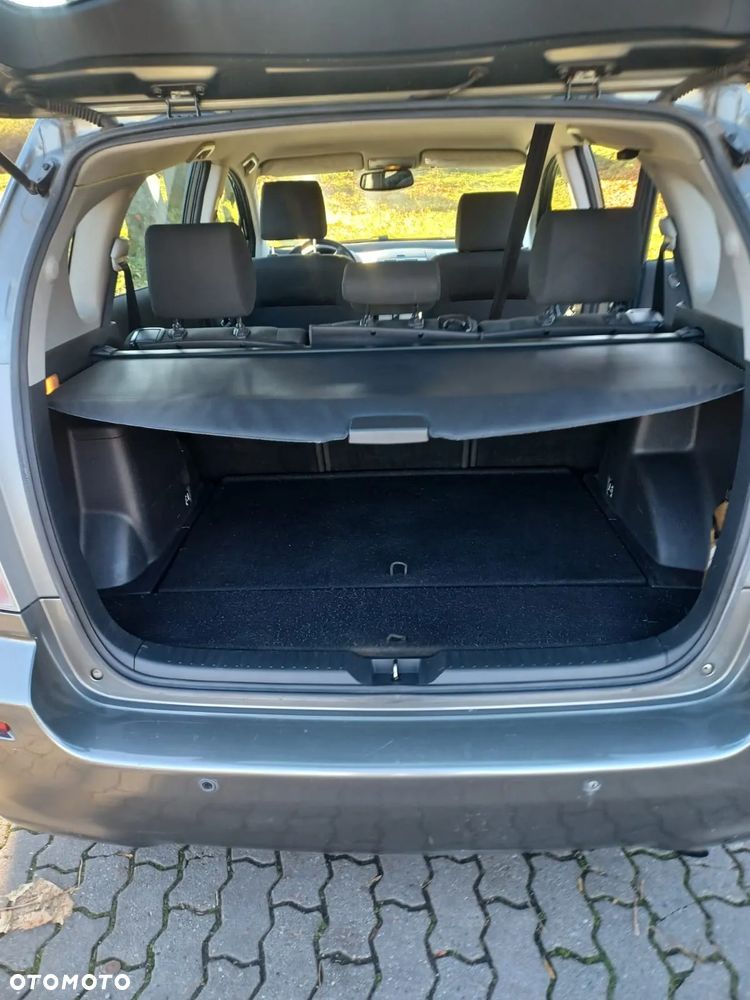 Toyota Corolla Verso - 10