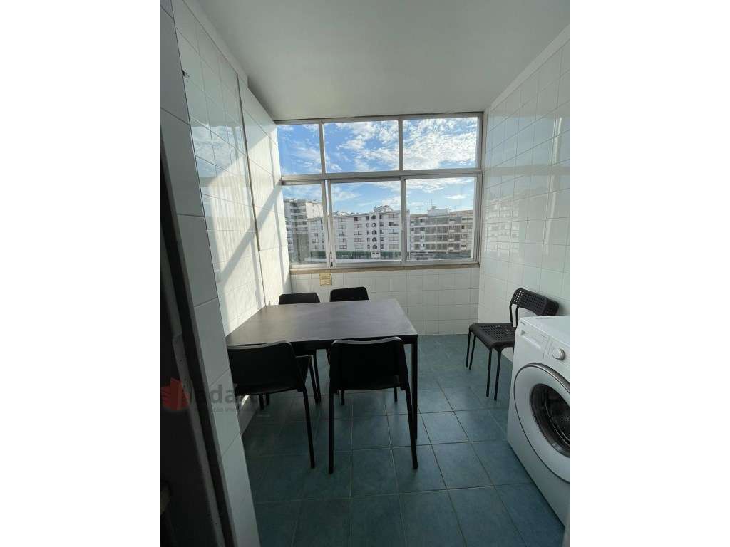 Quarto com quarto de banho privativo para arrendar na rua da Figuei... - Grande imagem: 5/8