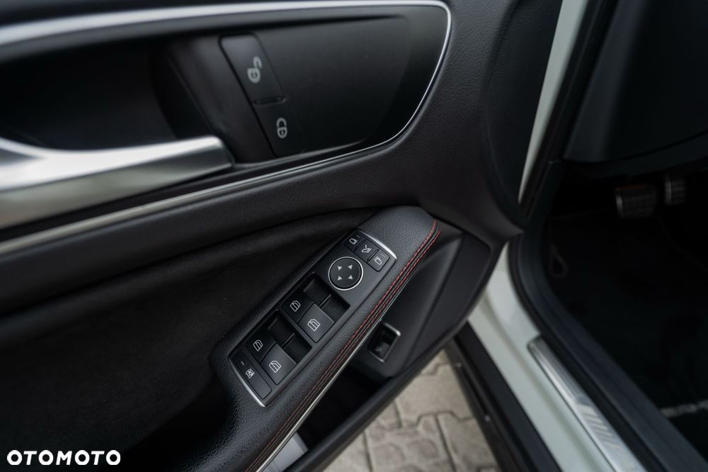 Mercedes-Benz GLA - 22