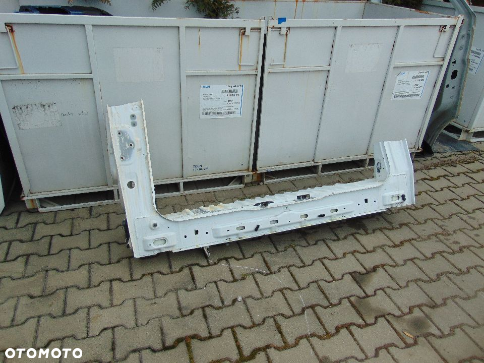 TRAFIC VIVARO 1,6 podłoga tył element cięty - 3