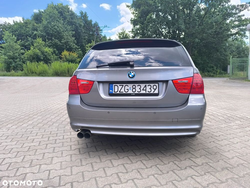BMW Seria 3 320d DPF Edition Sport - 4