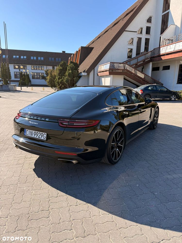 Porsche Panamera - 4