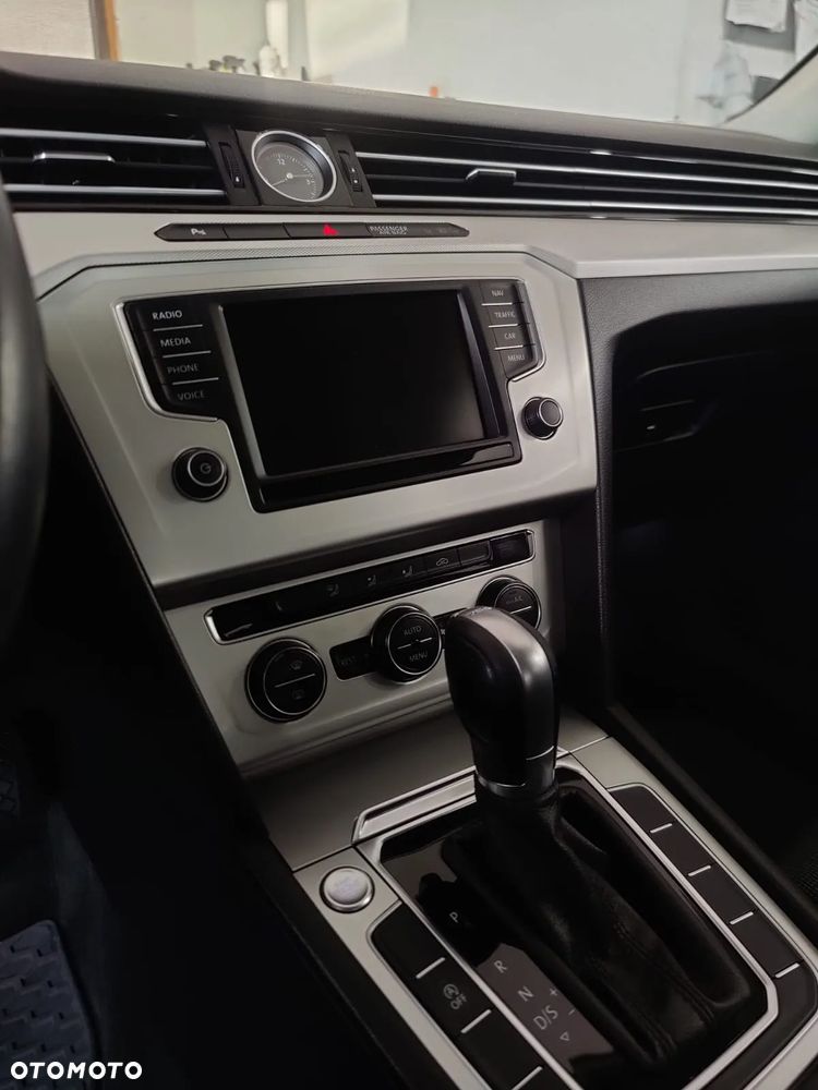 Volkswagen Passat - 8