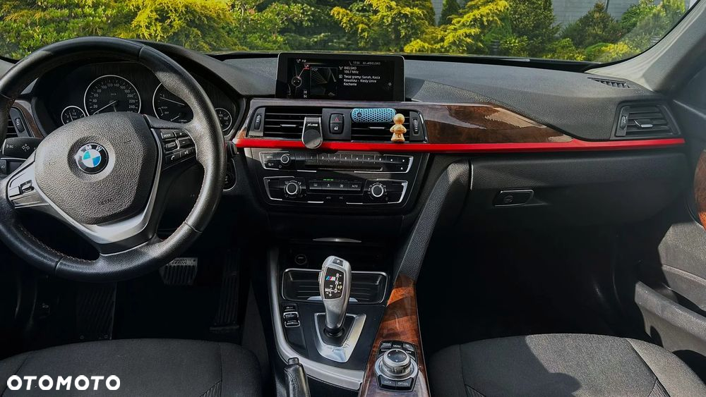 BMW Seria 3 318d Touring Sport Line - 12