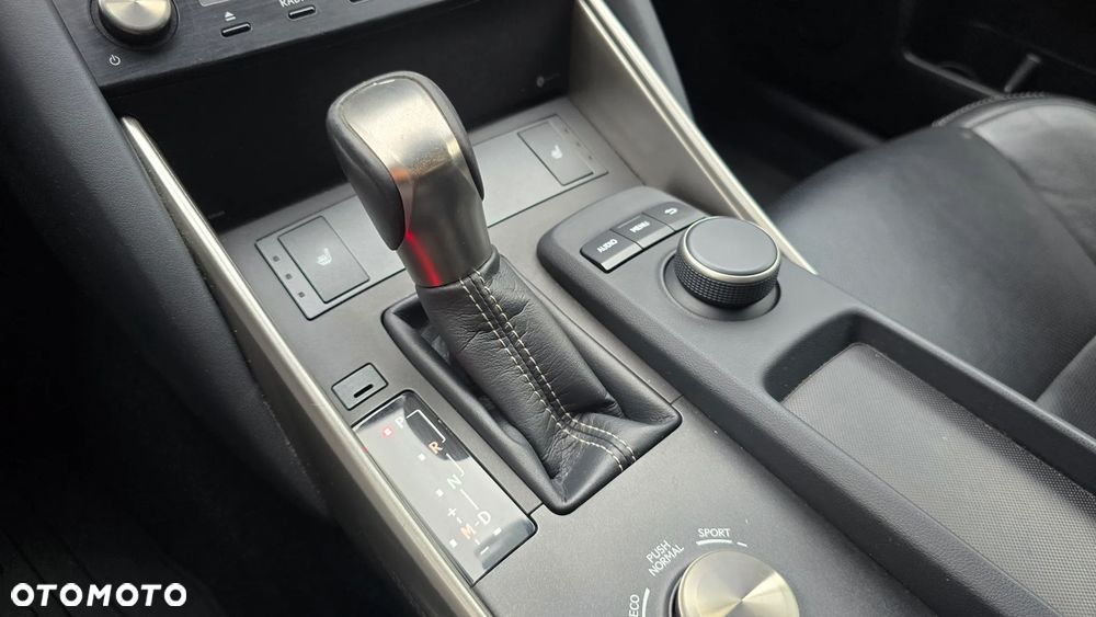 Lexus IS 200t / 300 Elegance - 10