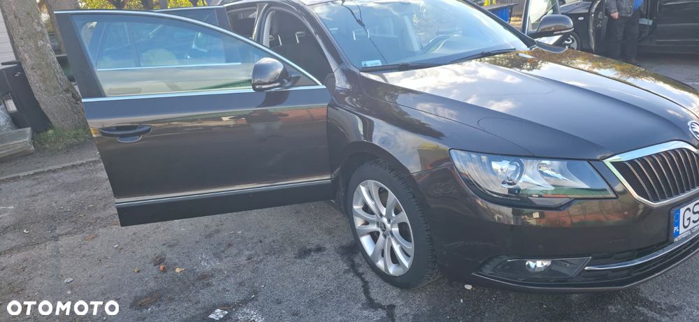 Skoda Superb 2014 photo 2