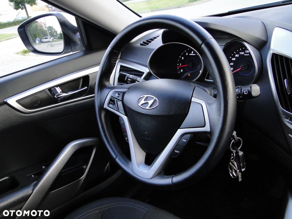Hyundai Veloster 1.6 Premium - 24