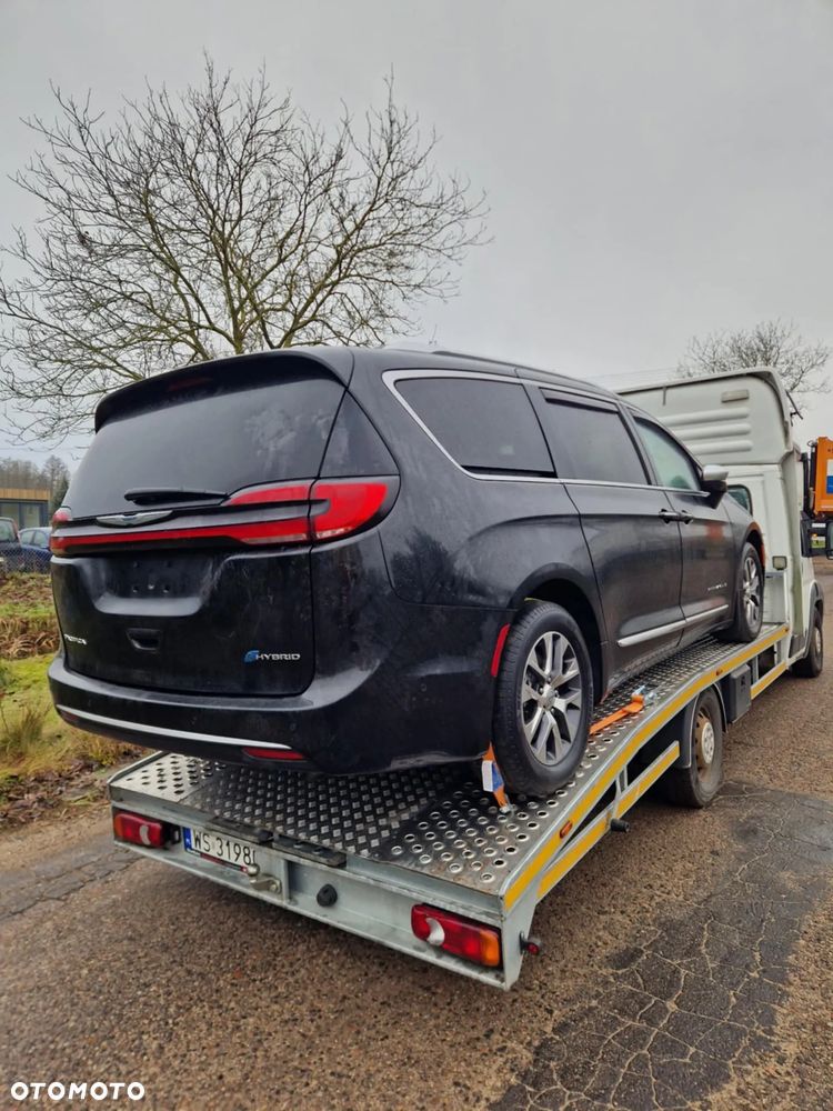 Chrysler Pacifica - 2