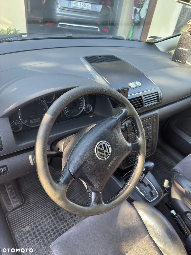 Volkswagen Sharan 1.9 TDI Comfortline Tiptr - 4