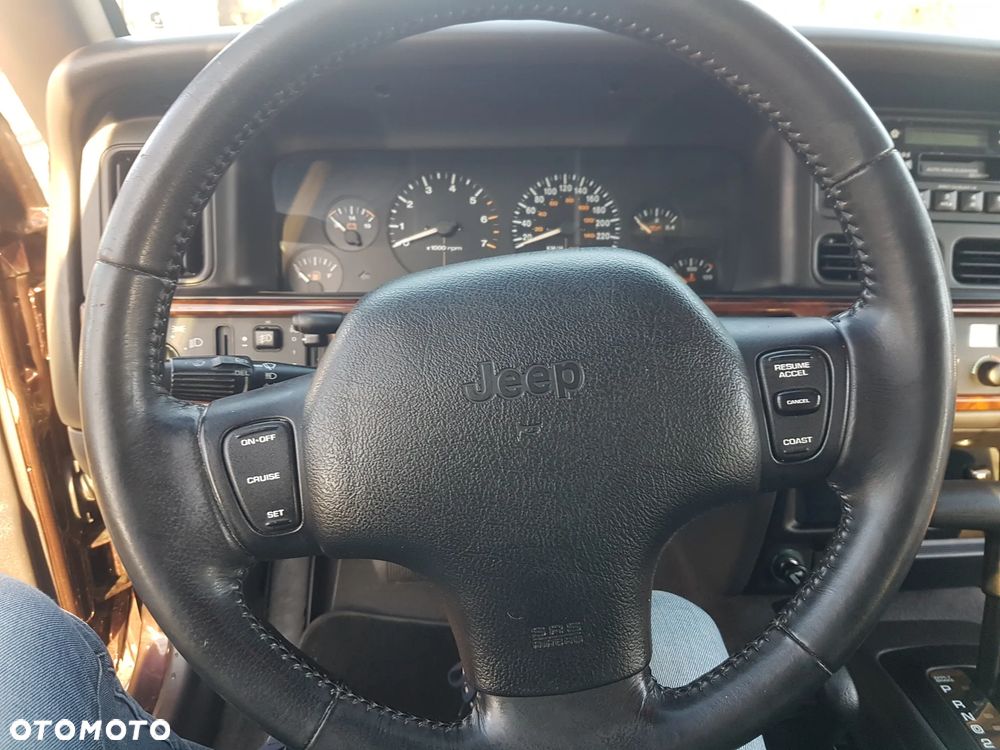 Jeep Grand Cherokee - 20