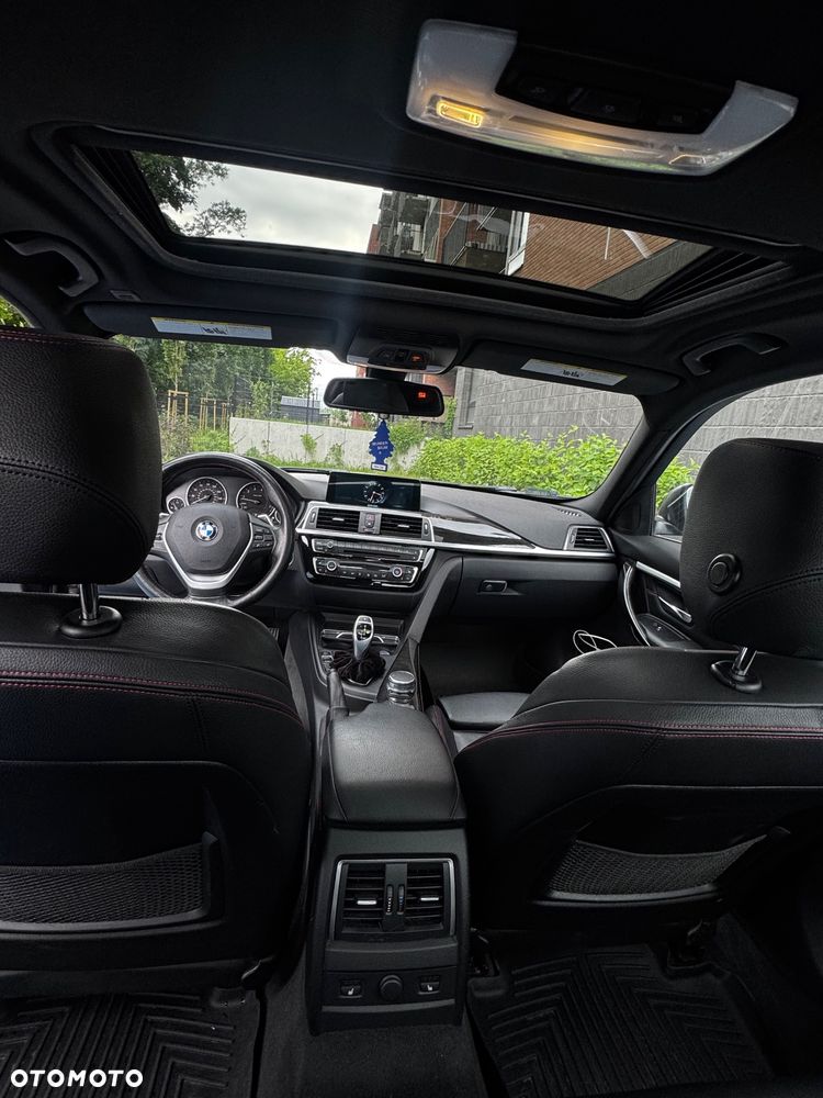 BMW Seria 3 330i xDrive Sport Line - 11