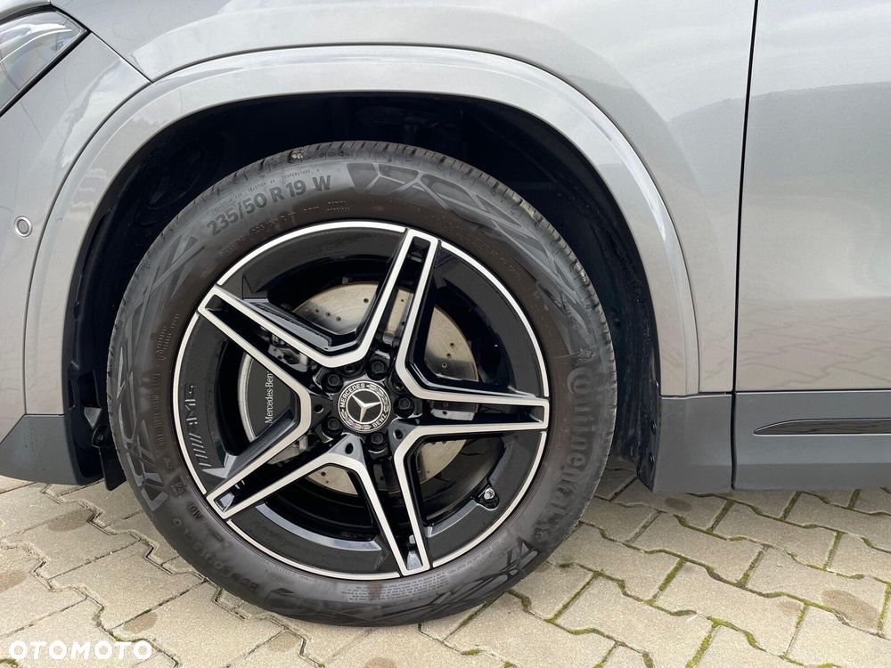 Mercedes-Benz GLA - 21
