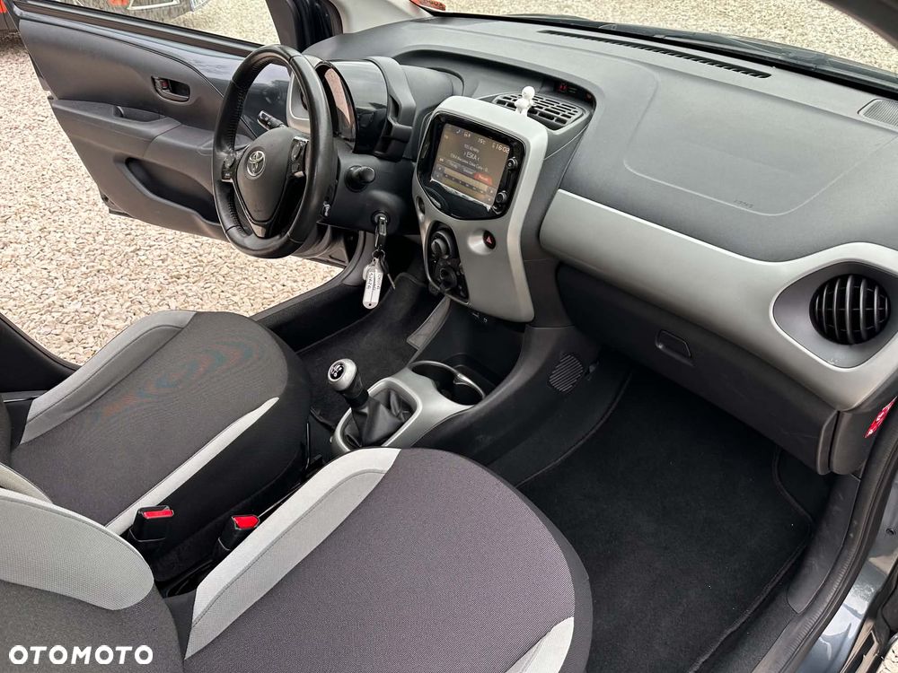 Toyota Aygo x-clusiv - 10