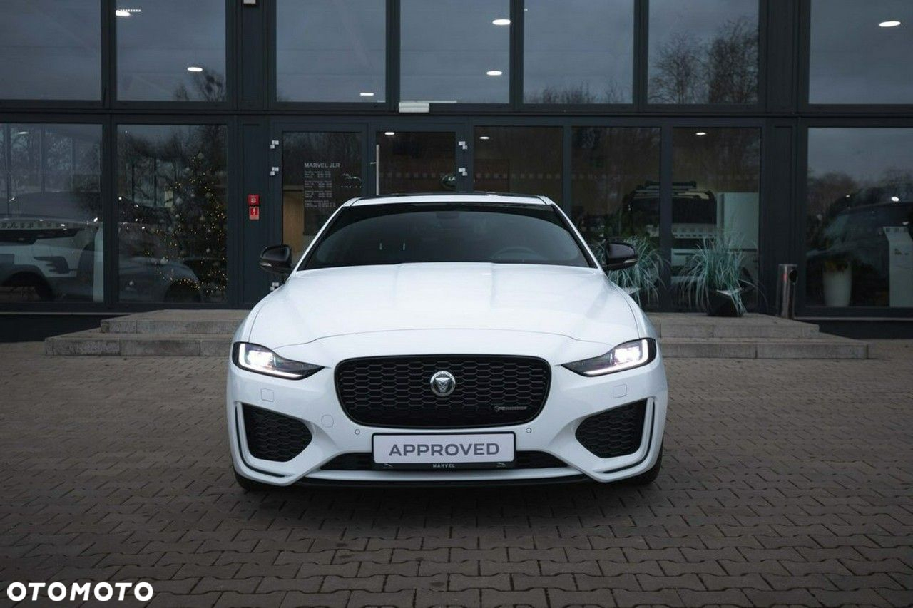Jaguar XE - 8