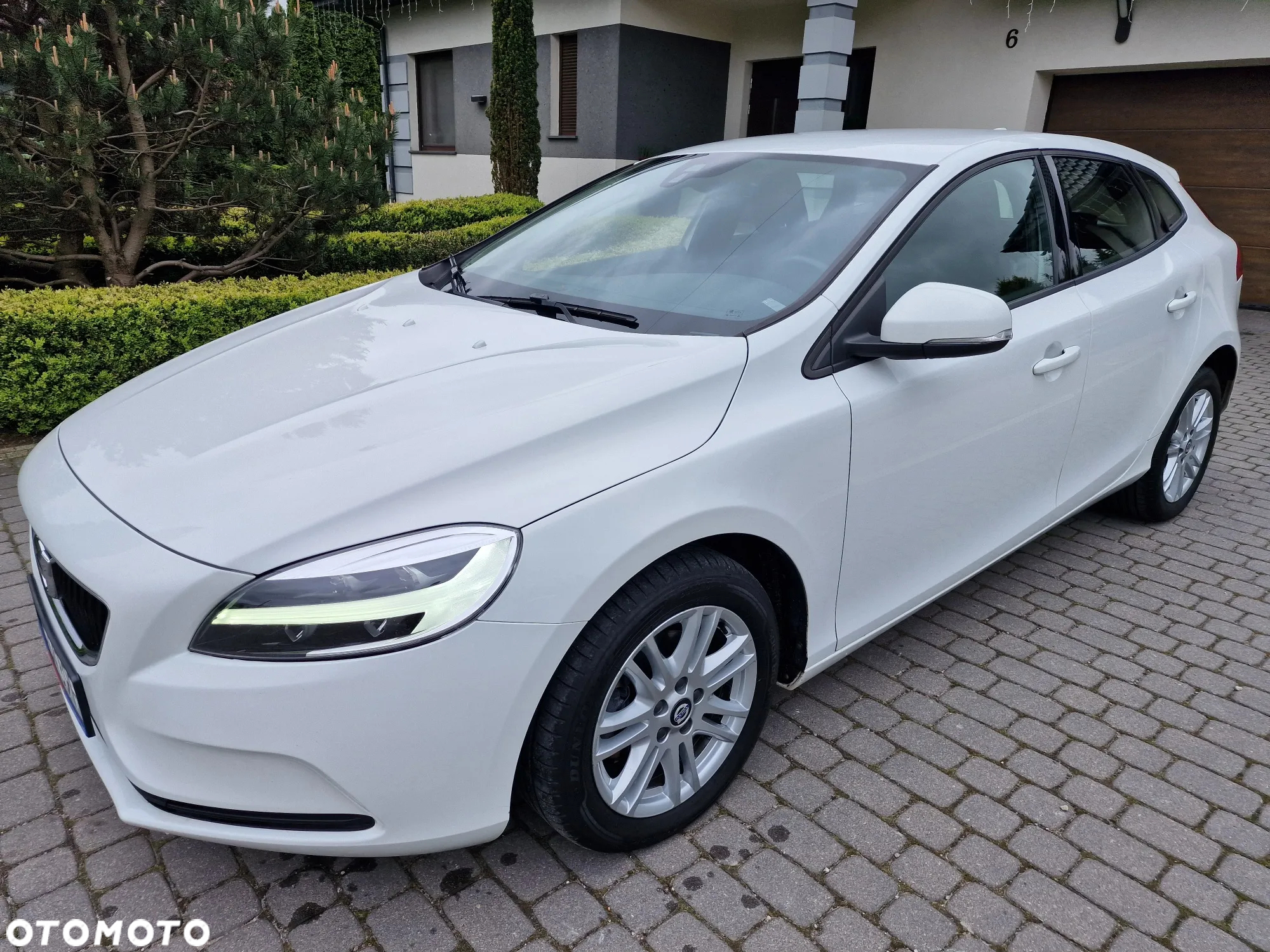 Volvo V40 D2 Drive-E Momentum - 2