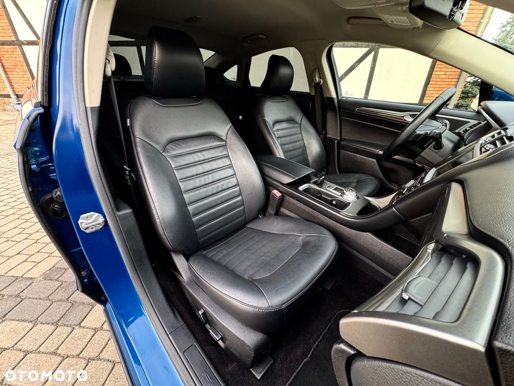 Ford Fusion 2.0 EcoBoost Titanium - 24