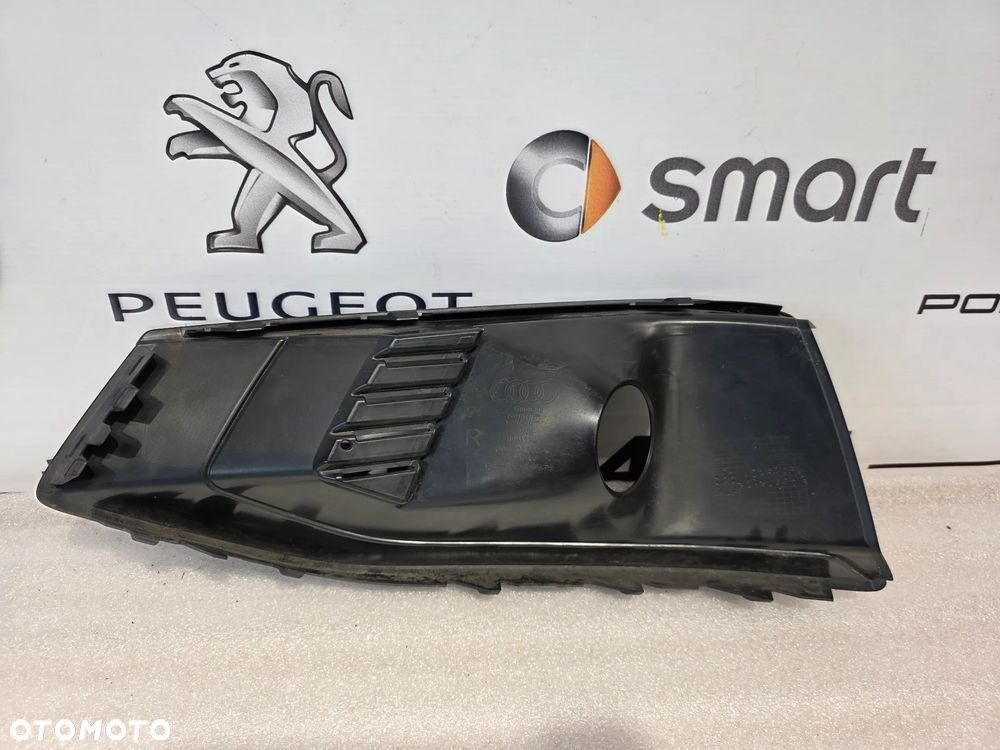 AUDI A4 B9 LIFT 18- ZWYKŁA LEWA / PRAWA KRATKA BOCZNA ZDERZAKA PRZEDNIEGO PRZÓD NR 8W0807682AJ / 8W0807681AJ NR AUKCJI KB24 - 5