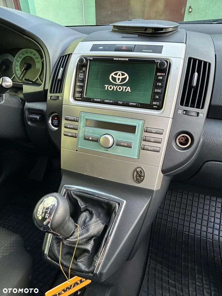Toyota Corolla Verso - 8