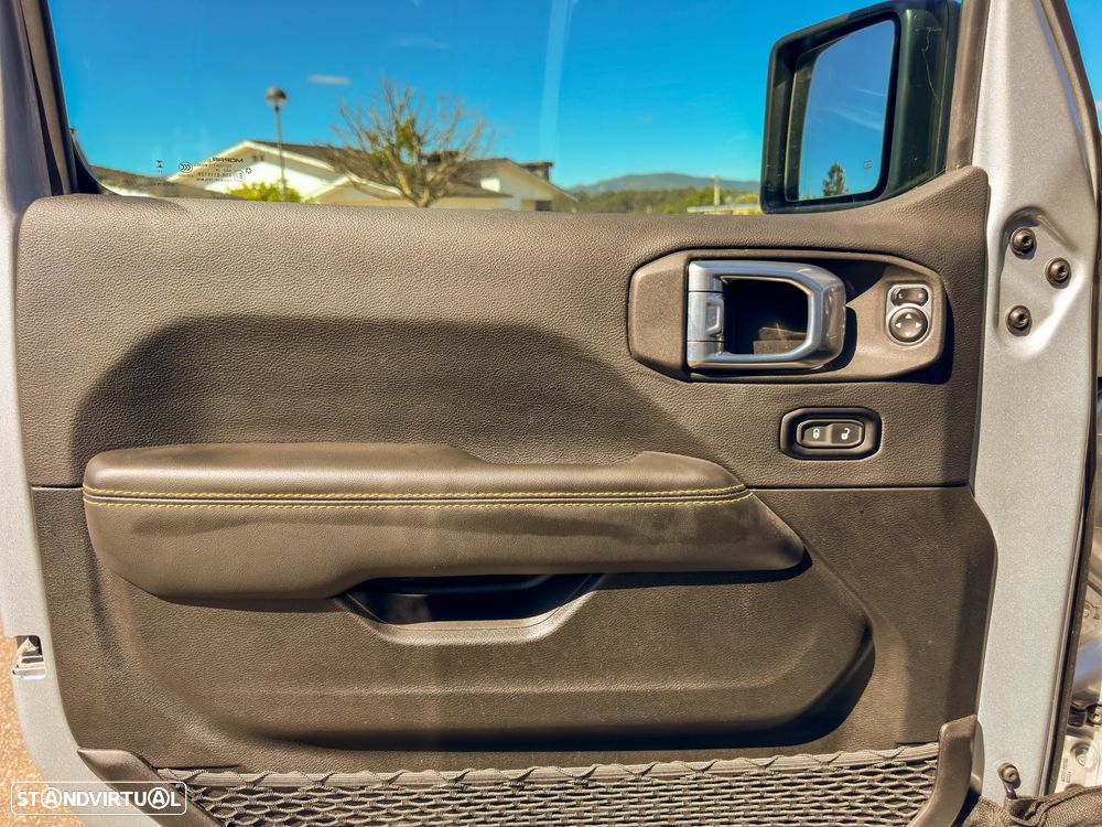 Jeep Wrangler Unlimited - 25