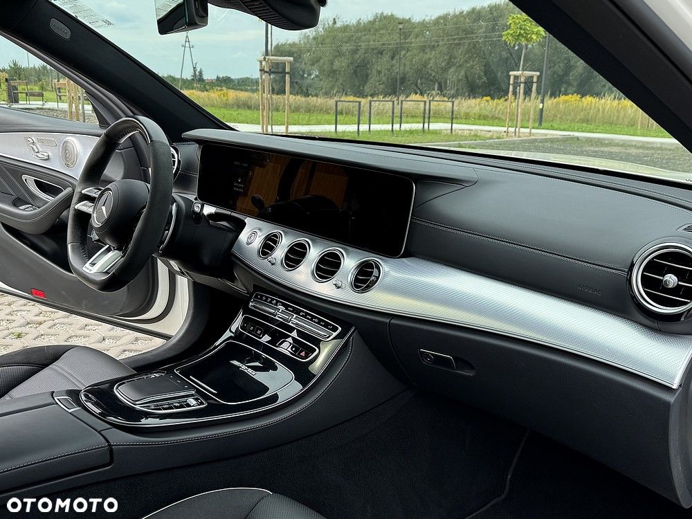 Mercedes-Benz Klasa E AMG 63 S 4Matic+ 9G-TRONIC - 39