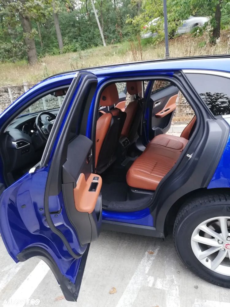 Jaguar F-Pace 20d AWD Portfolio - 18