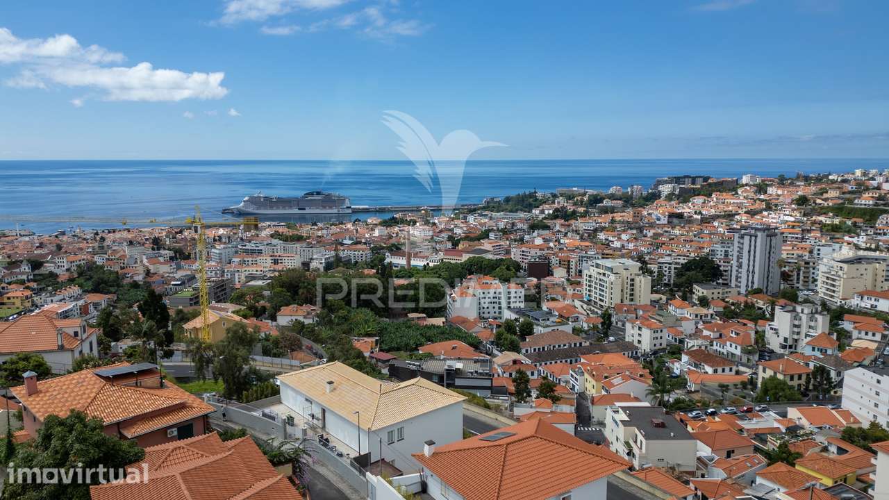 Moradia Geminada T3+sótão no Funchal - Ilha da Madeira - Grande imagem: 4/35