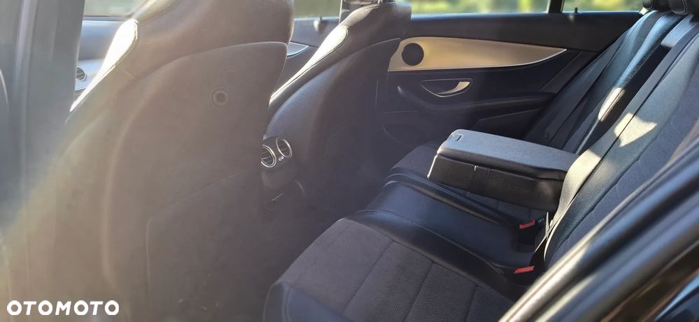 Mercedes-Benz Klasa E 220 d 9G-TRONIC - 31