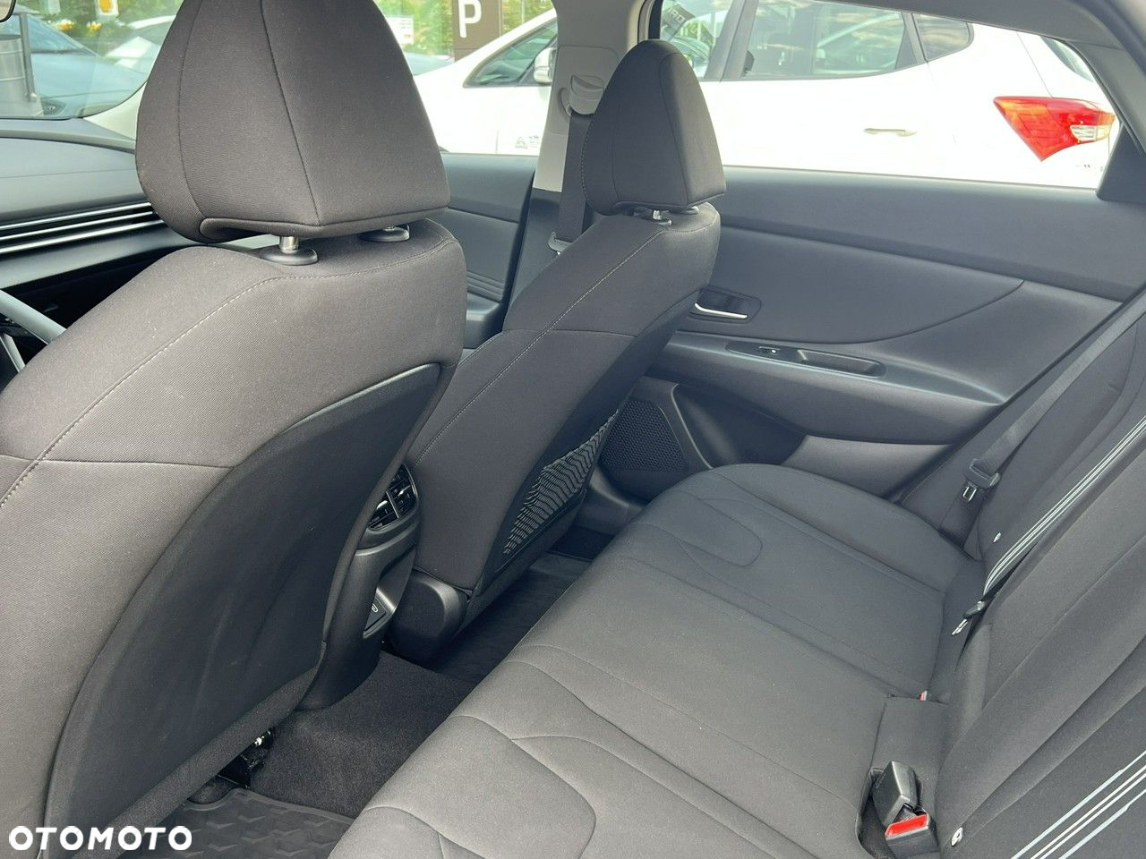 Hyundai Elantra - 13