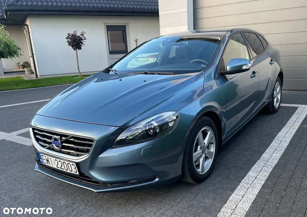 Volvo V40 T2 Momentum - 1