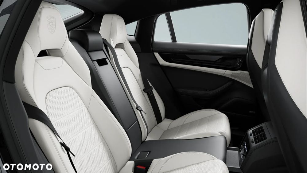 Porsche Panamera 4 E-Hybrid PHEV - 9