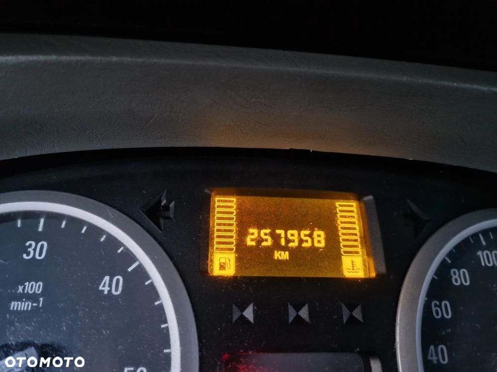 Opel Vivaro - 17