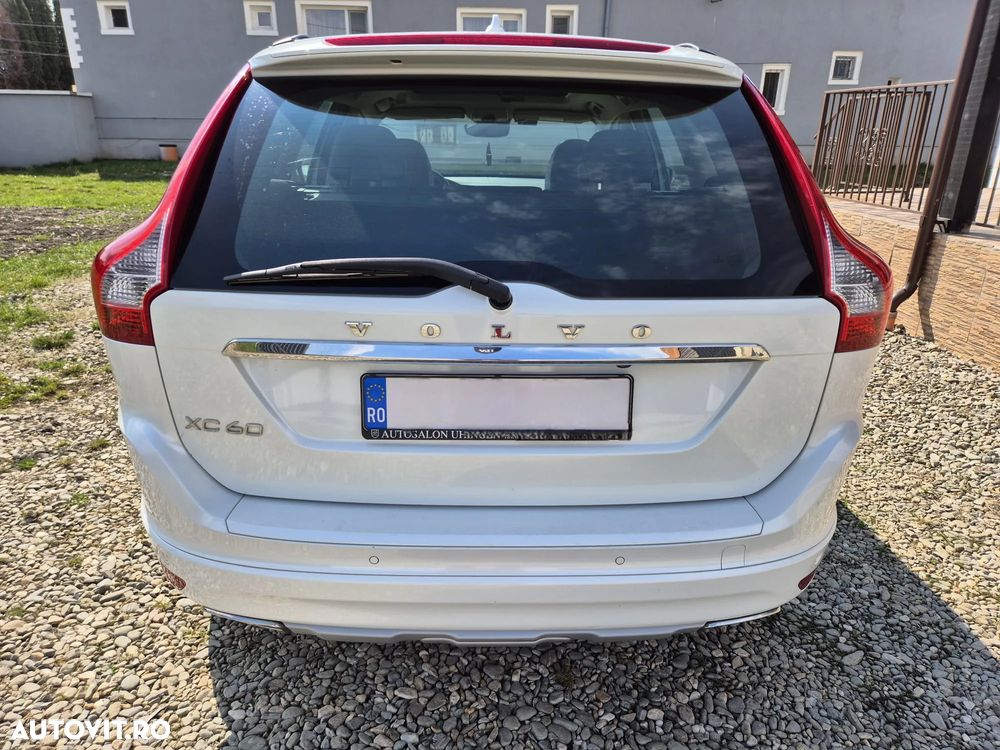 Volvo XC 60 D5 AWD Aut. Momentum - 3