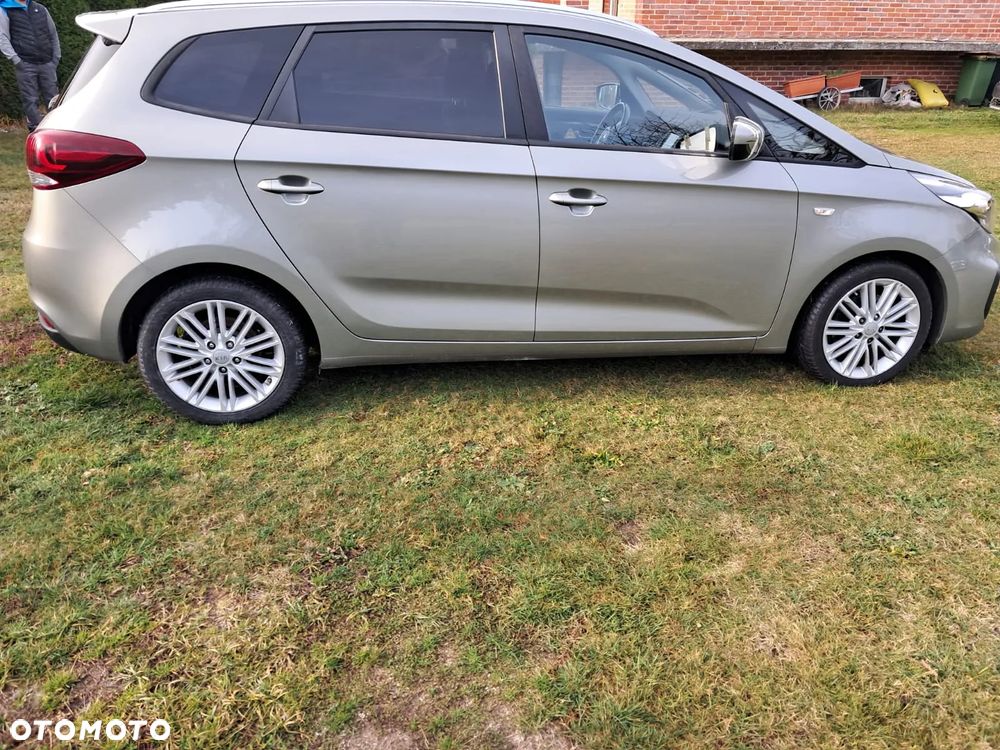 Kia Carens 1.7 CRDi 115 Dream Team Edition - 11