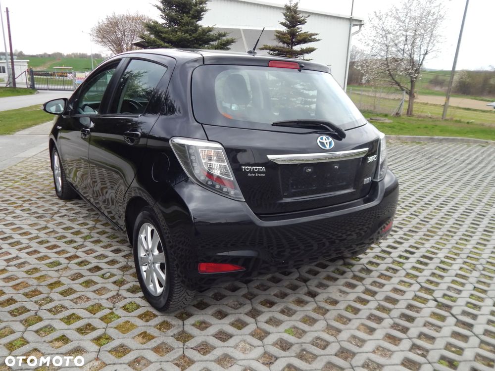 Toyota Yaris Hybrid 100 Dynamic - 12