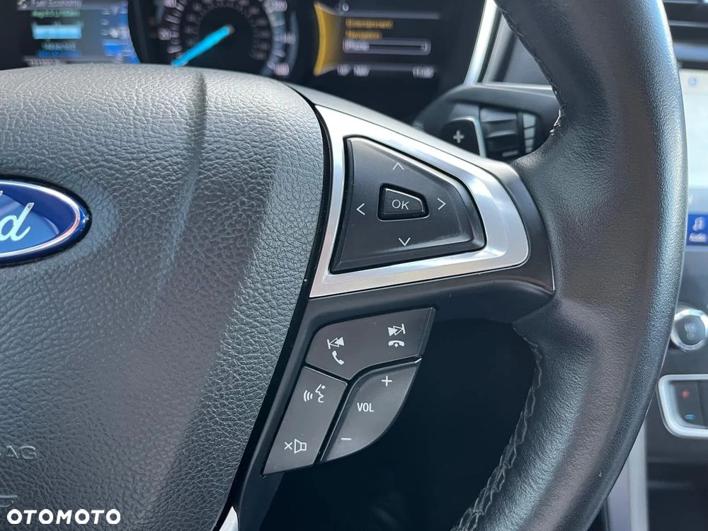 Ford Fusion - 8