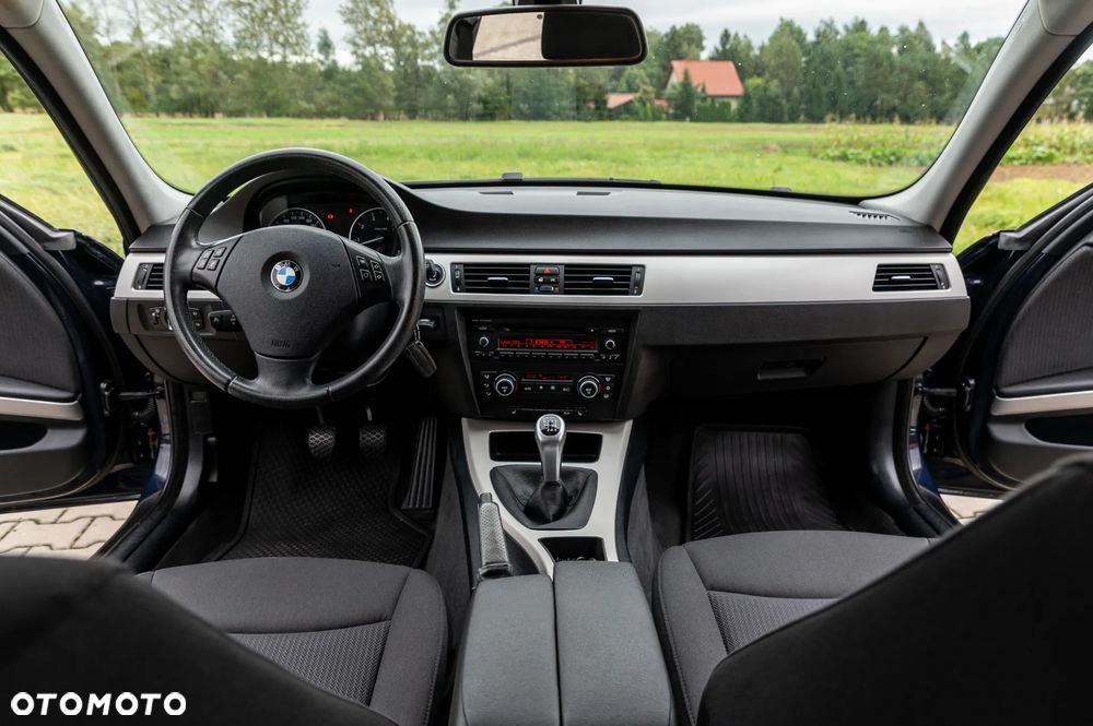 BMW Seria 3 318i - 21