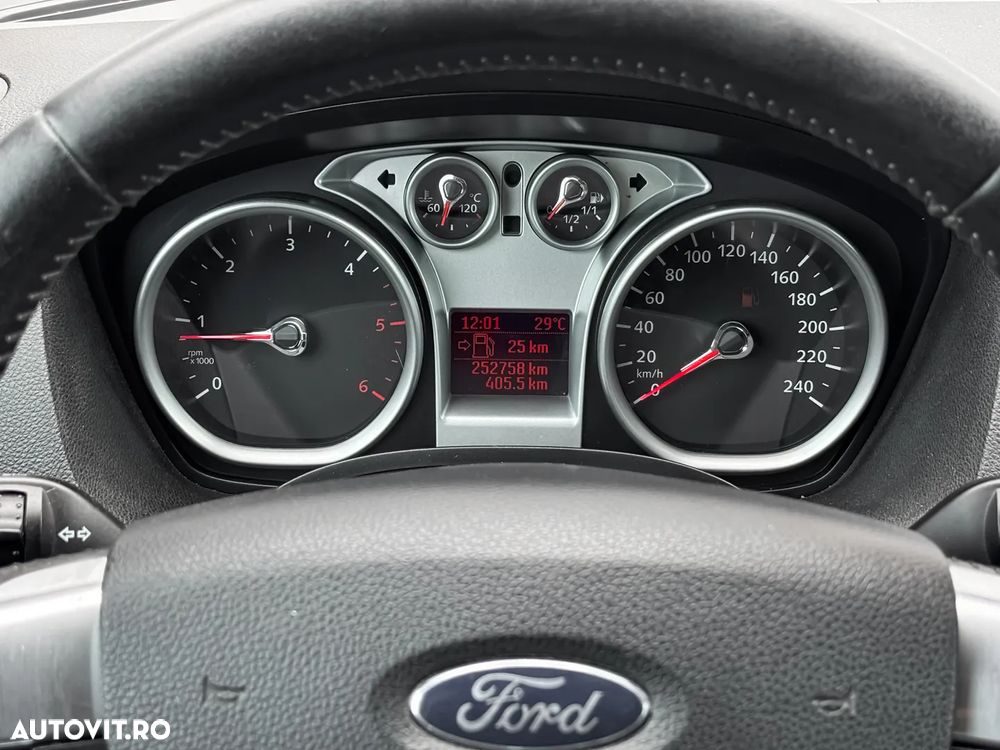 Ford Kuga - 12