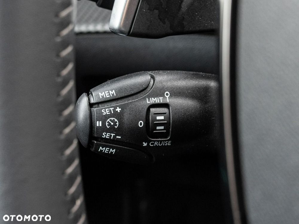 Peugeot 2008 1.2 PureTech Allure Pack S&S EAT8 - 17
