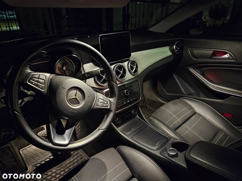 Mercedes-Benz CLA 200 7G-DCT Urban - 6
