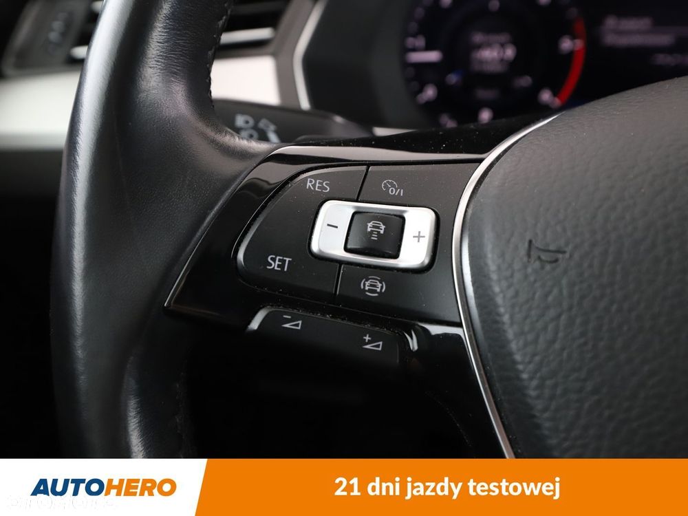 Volkswagen Passat - 30