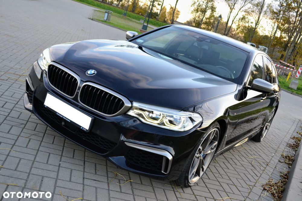 BMW Seria 5 M550i xDrive sport - 13
