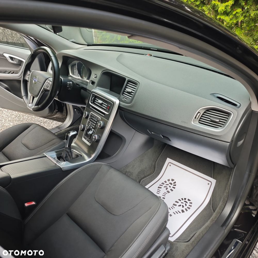 Volvo V60 D4 Momentum - 17