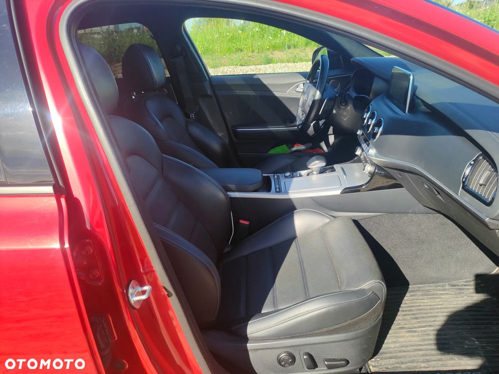 Kia Stinger - 23