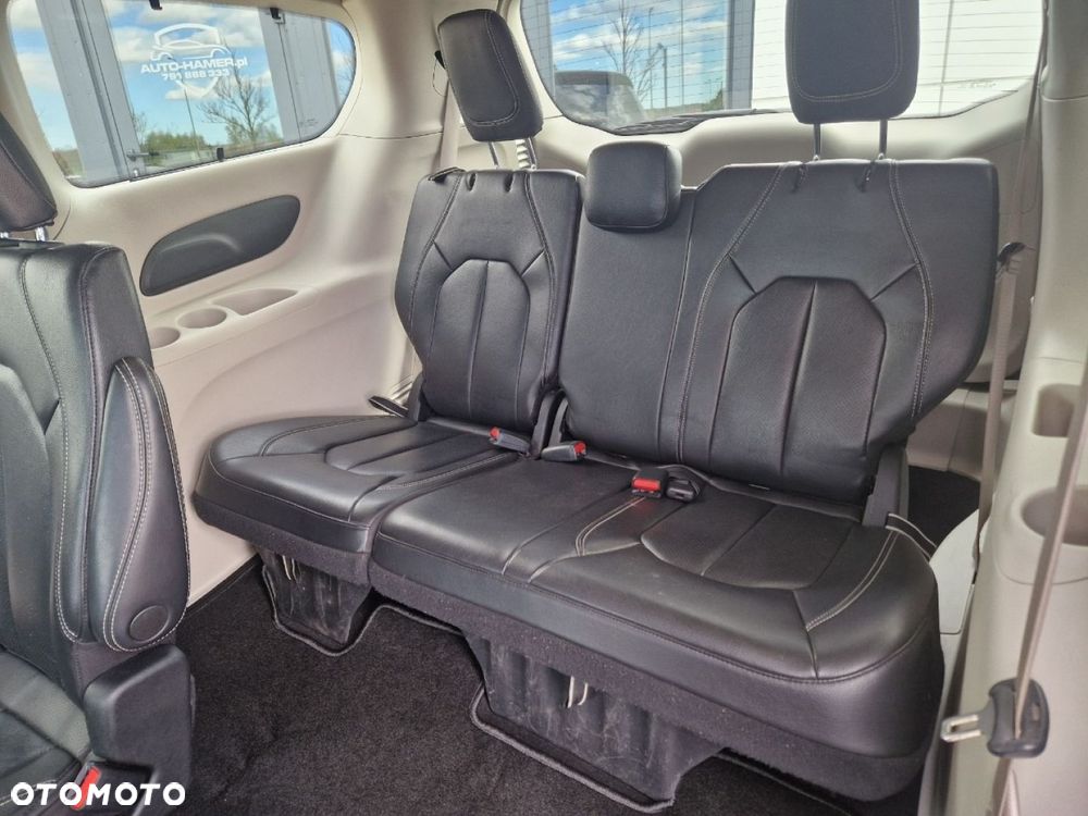 Chrysler Pacifica - 16